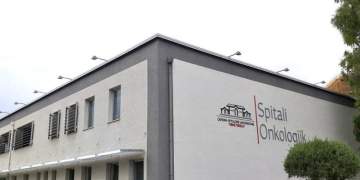 Tetori Rozë pa Mamografi! Aparati te Onkologjiku në QSUT jashtë funksionit, gratë lihen në pritje