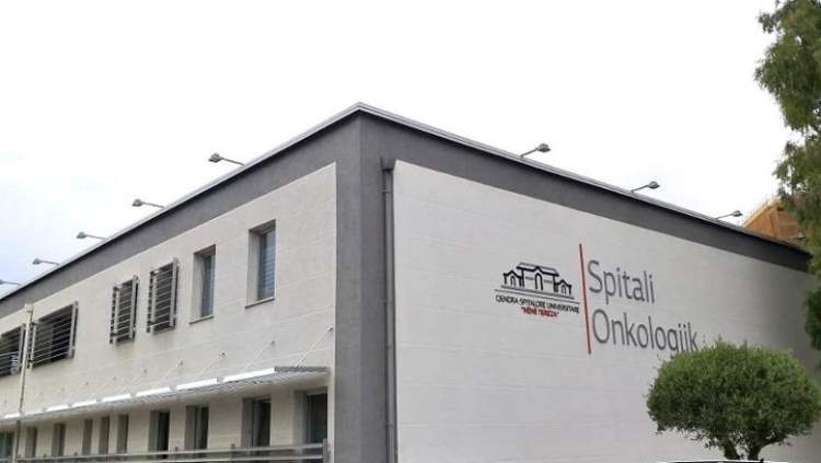 Tetori Rozë pa Mamografi! Aparati te Onkologjiku në QSUT jashtë funksionit, gratë lihen në pritje