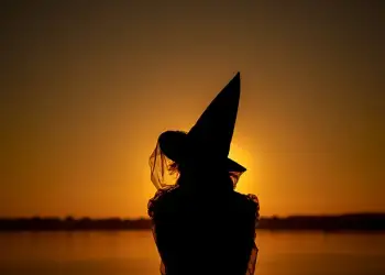 Çfarë domethënie ka Halloween në Bibël? A duhet të marrin pjesë të krishterët në këtë festë?