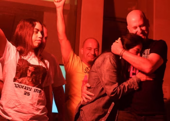 Lot gëzimi dhe të shtëna me armëfestive: si reaguan Gaza dhe Izraeli ndaj lajmit për marrëveshjen e armëpushimit