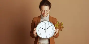 Nesër kthejmë orën 1 orë prapa, përparësitë dhe disavantazhet