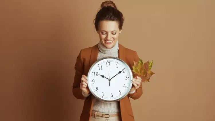 Nesër kthejmë orën 1 orë prapa, përparësitë dhe disavantazhet