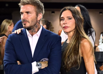 E vërteta pas fytyrës serioze të Victoria Beckham dhe është më e thjeshtë se mendonim