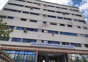 Merren të pandehur dy mjekë te Koço Gliozheni, dëmtuan foshnjën gjatë procesit të lindjes duke i shkaktuar vdekjen