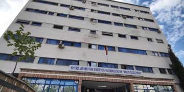 Merren të pandehur dy mjekë te Koço Gliozheni, dëmtuan foshnjën gjatë procesit të lindjes duke i shkaktuar vdekjen