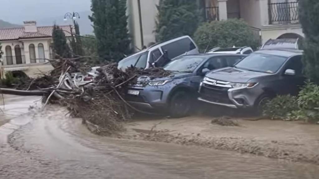 Përmbytje shkatërruese godasin Detin e Zi, tre viktima të konfirmuara