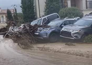 Përmbytje shkatërruese godasin Detin e Zi, tre viktima të konfirmuara
