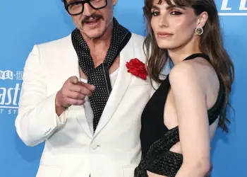 Pedro Pascal mbështet motrën e tij transgjinore Lux në sfilatën e Chanel në Paris