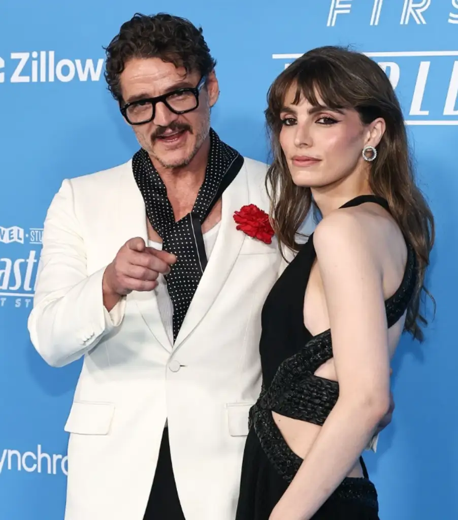 Pedro Pascal mbështet motrën e tij transgjinore Lux në sfilatën e Chanel në Paris
