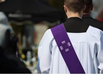 Raport tronditës në Itali: Mbi 4400 persona kanë qenë viktima të abuzimeve seksuale nga klerikë katolikë