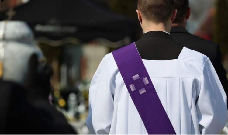 Raport tronditës në Itali: Mbi 4400 persona kanë qenë viktima të abuzimeve seksuale nga klerikë katolikë