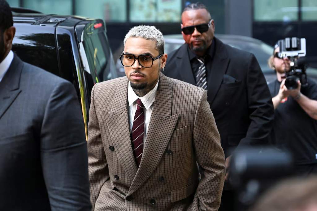 Gjykata në Londër vendos për fatin e Chris Brown pas incidentit në klubin “Tape”