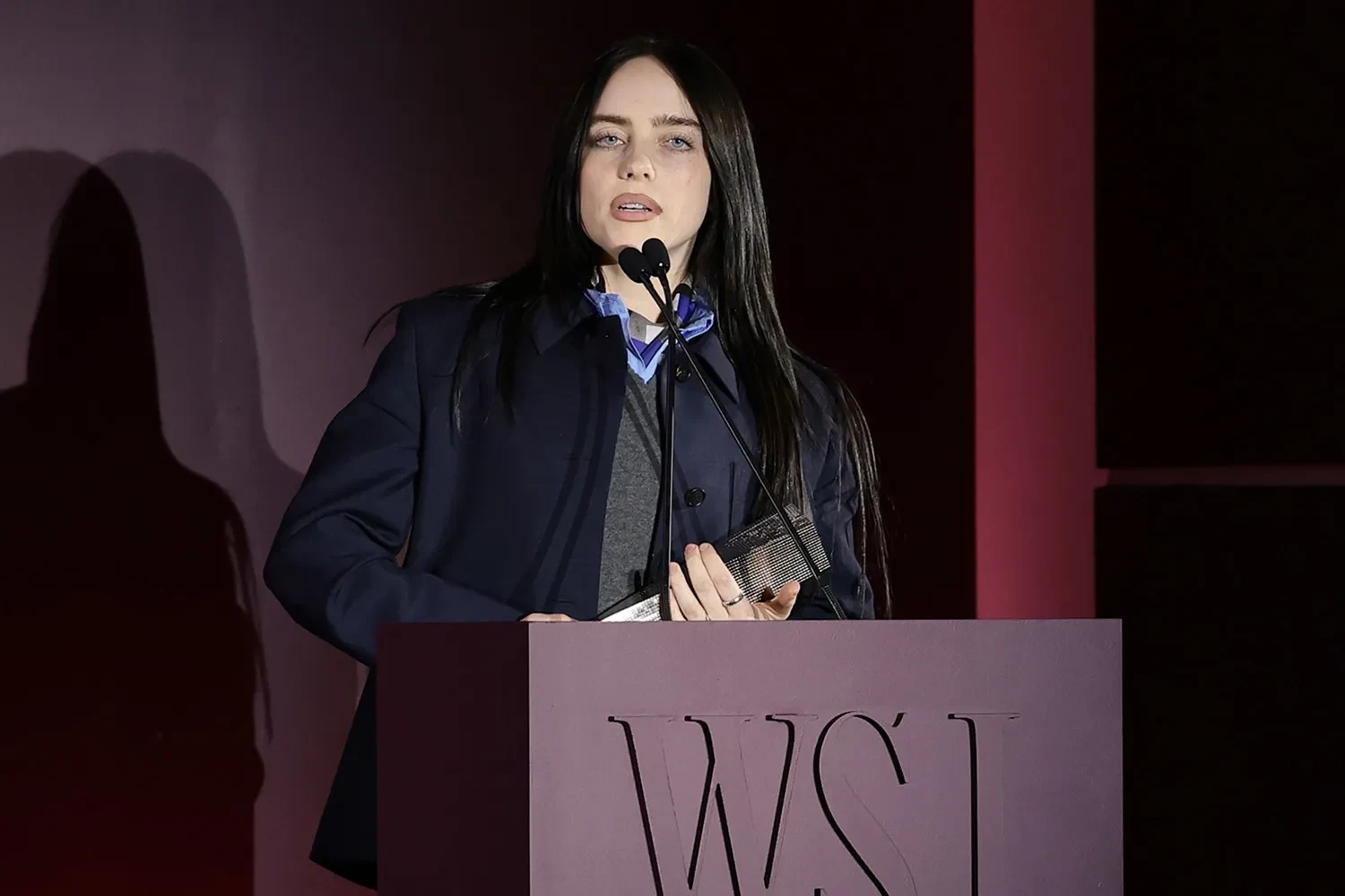 Billie Eilish “godet” miliarderët: Nëse ke kaq shumë para, pse s’bën më shumë për njerëzit? Billie Eilish “godet” miliarderët: Nëse ke kaq shumë para, pse s’bën më shumë për njerëzit?