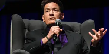 Aktori i njohur pranon se ka pasur marrëdhënie me meshkuj