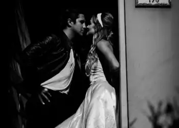 Trupi i gruas mund të ndjejë përputhshmërinë gjenetike përmes puthjes