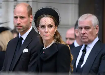 Takimi i ftohtë në funeral: Princ William shmang kontaktin me princin Andrew