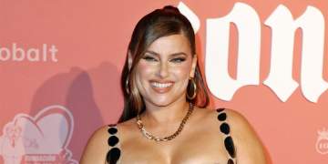 Nelly Furtado i jep fund performancave live pas 25 vitesh në skenë