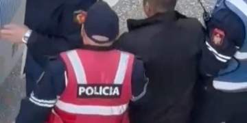 Vrasje në Komunën e Parisit: Picieri ther me thikë kuzhinierin pas një konflikti në lokal