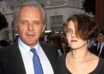 Anthony Hopkins flet për ndarjen nga vajza: E lashë pas, bëra çfarë munda
