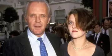Anthony Hopkins flet për ndarjen nga vajza: E lashë pas, bëra çfarë munda