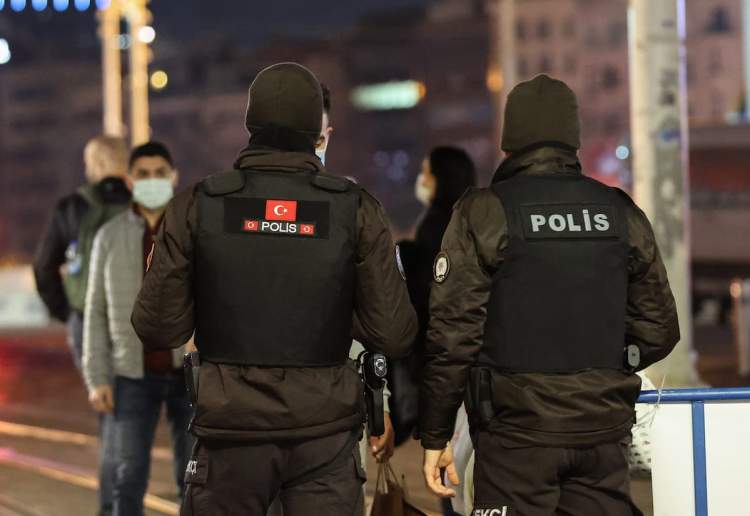 Operacion kundër drogës në Turqi/ 19 emra të showbiz-it nën hetim, këngëtarja arrestohet pak orë para se të fejohej