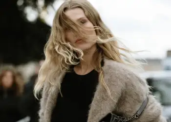 Pse rënia intensive e flokëve në vjeshtë është më e zakonshme nga sa mendojmë?