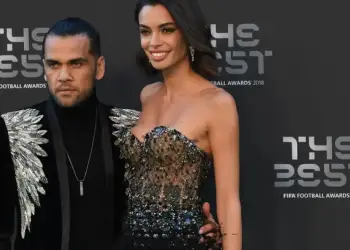 Pas lirimit nga burgu, Dani Alves bëhet sërish baba