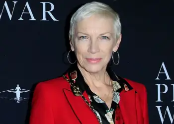 Annie Lennox u diagnostikua me ADHD në moshën 70 vjeçare. Cilat janë shenjat e çrregullimit tek të rriturit?