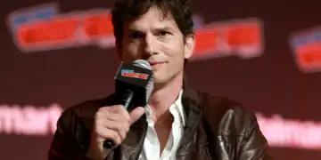 Ashton Kutcher pranon se ka humbur role për shkak të ‘mënyrës se si duket’