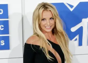 Shqetësime përsëri për Britney Spears pasi videoja e tregon atë duke drejtuar makinën pa kontroll