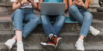 Beteja kundër mediave sociale vazhdon: Danimarka do t’i ndalojë ato për të miturit nën 15 vjeç