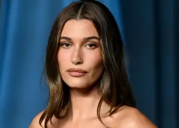 Hailey Bieber rrëfen sekretin e bukurisë: Nuk kam bërë Botox