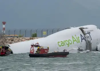 Si ndodhi rrëzimi i aeroplanit që përfundoi në det pas uljes në Hong Kong?