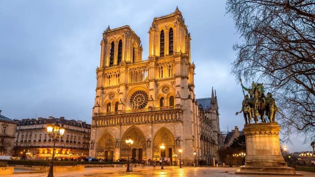 Kërcënim misterioz në zemër të Parisit/ Letër anonime paralajmëron sulm me thikë në Katedralen Notre-Dame