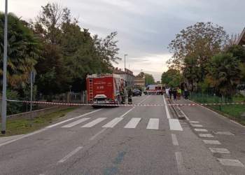 Tragjike! Nuk arriti dot autobusin ku ndodhej vëllai i saj, 17-vjeçarja përplaset për vdekje rrugës për shkollë