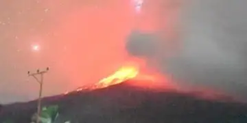 Indonezi: Shpërthim i ri vullkanik në ishullin Flores, niveli i alarmit në maksimum