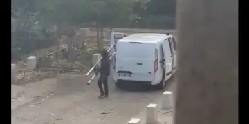 Grabitje e re në Francë: Burra të maskuar si oficerë policie hynë me forcë në një punishte ari në Lyon