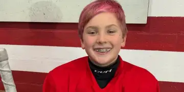 Pas vajzës së Pink, edhe djali i saj i lyeu flokët rozë (Foto)