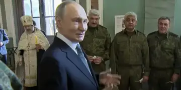Video/ Putin festoi ditëlindjen e tij në varret e carëve në Shën Petersburg me gjeneralët e tij