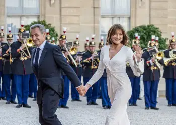 Sarkozi bën një festë lamtumire para burgut, e krahason veten me Kontin e Monte Kristos