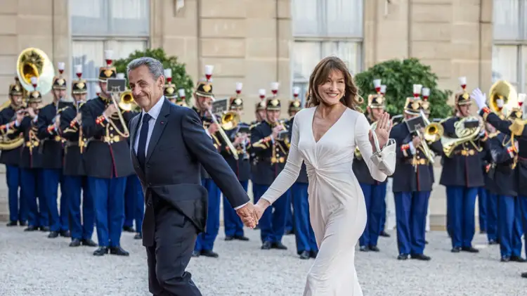 Sarkozi bën një festë lamtumire para burgut, e krahason veten me Kontin e Monte Kristos