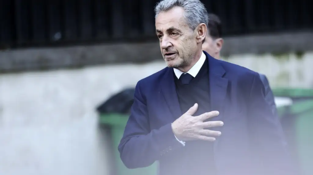 “Mirë se erdhe Sarkozi”/ Si e pritën të burgosurit ish-presidentin francez në burgun Le Sante