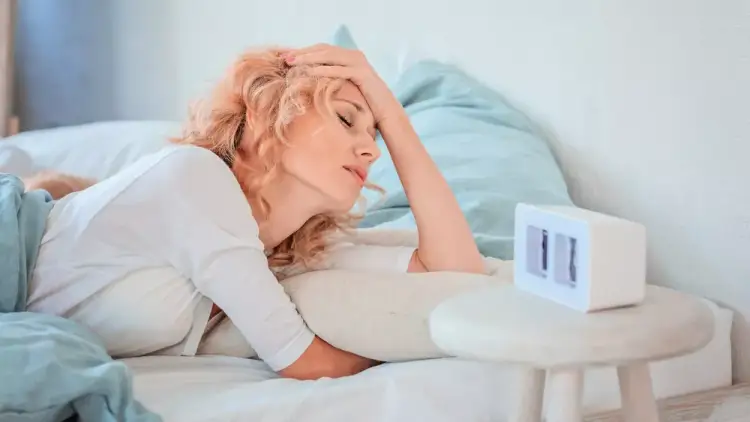 Kjo është arsyeja pse zgjohesh çdo natë në orën 3 të mëngjesit