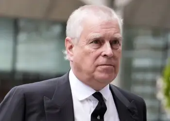 “Andrew solli 40 prostituta në katër ditë në një hotel në Tajlandë”/  Zbulime të reja nga një historian britanik