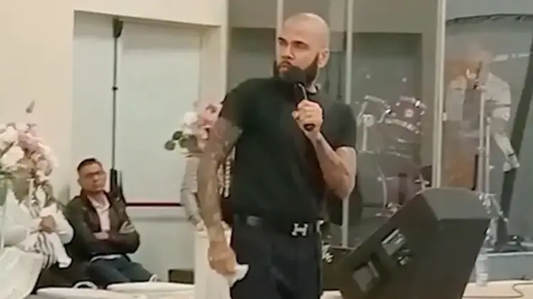 Dani Alves lirohet nga burgu dhe bëhet predikues: Bëra një marrëveshje me Zotin