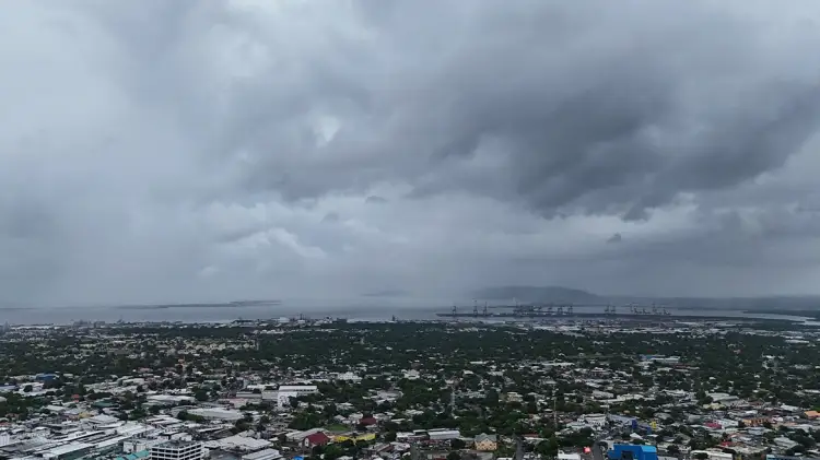 Imazhet/ Uragani Melissa: Stuhia më e fortë e vitit 2025 “godet me çekiç” Xhamajkën