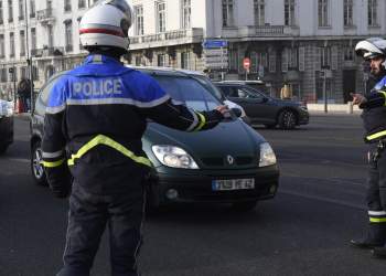 Incident i rëndë në ishullin Oleron, Francë: Makina përplas turmën, 10 të plagosur