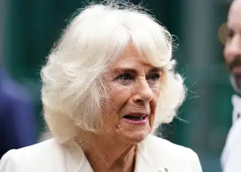 Eksperti mbretëror: Mbretëresha Camilla e “lexoi” Meghan Markle më shpejt se Charles