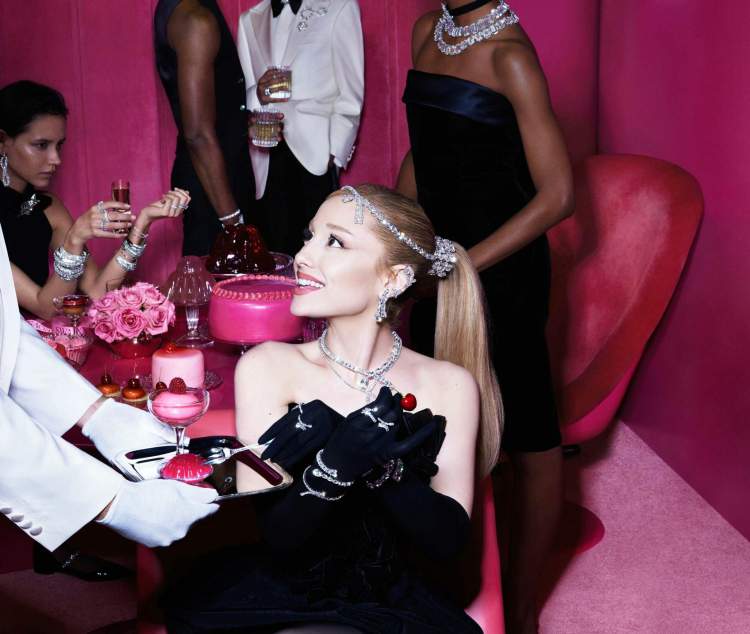 Party of Dreams, aty ku festat marrin formë kristali