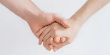 Pse e ke të vështirë të heqësh dorë nga marrëdhënie të dhimbshme?